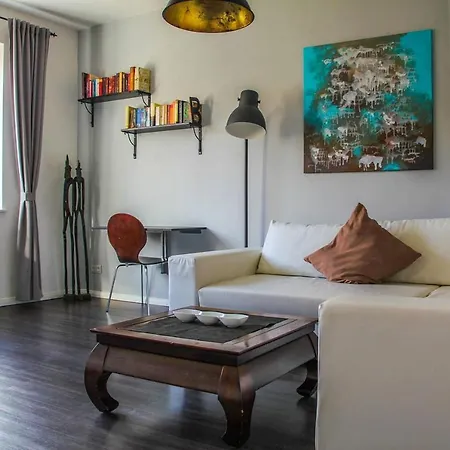 Apartment Exklusive 2 Mit Balkon In Lage! *