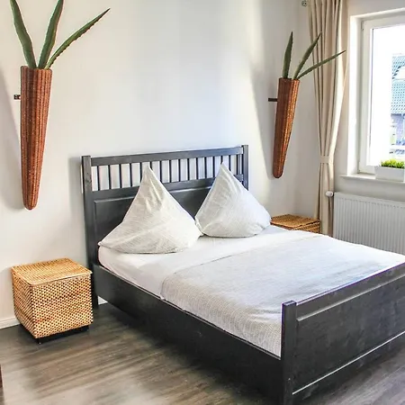 Exklusive 2 Mit Balkon In Lage! Apartment *