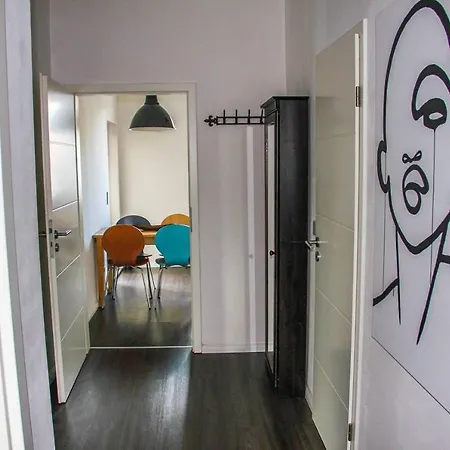 Apartment Exklusive 2 Mit Balkon In Lage! *